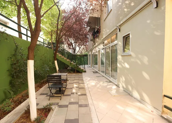 Jon\'S Garden Apartments