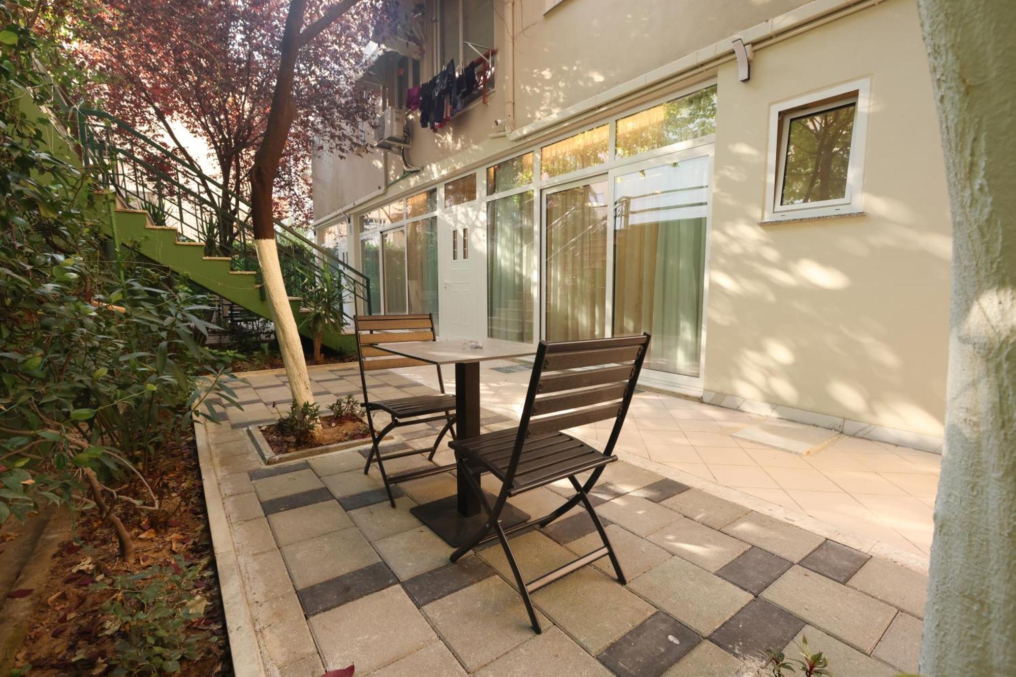 Jon's Garden * Tirana
